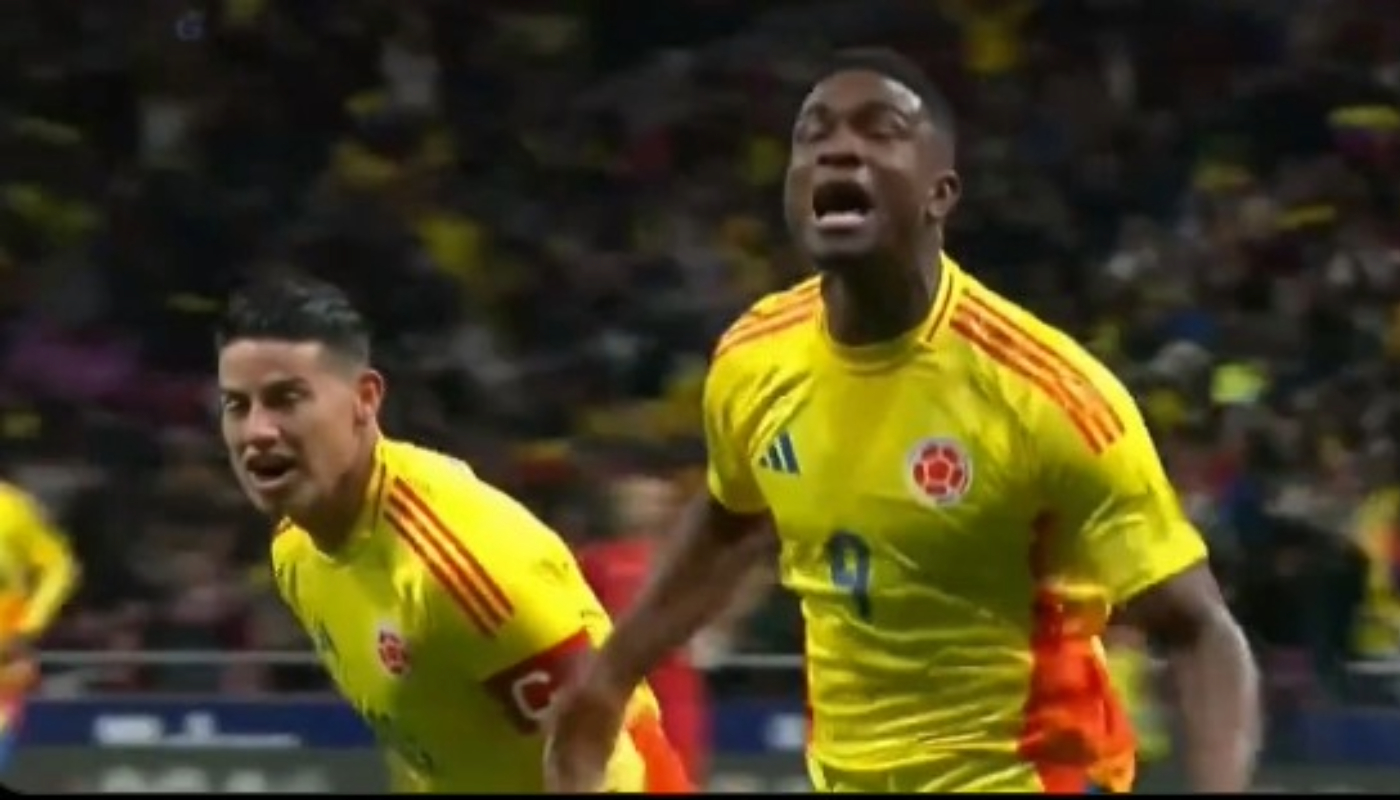 Jhon Córdoba marca el primero de Colombia contra Rumania