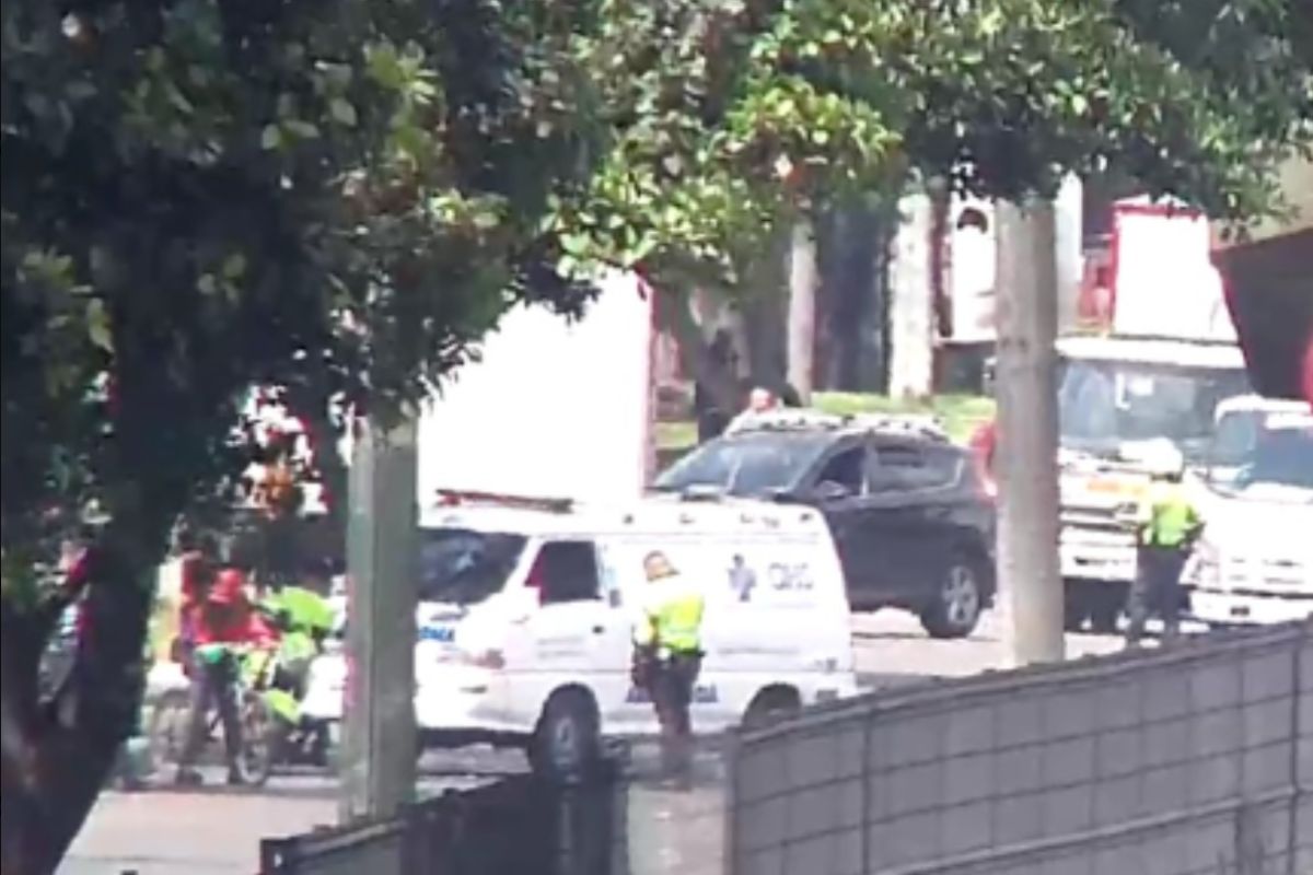Accidente en Bogotá: motociclista murió en la avenida Cali en choque con carro