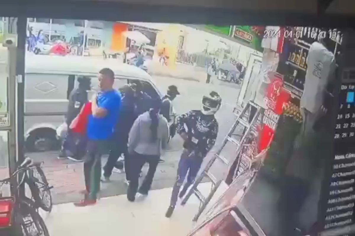 Sicariato en supermercado Surtimax en Bogotá; aparece video que muestra ataque