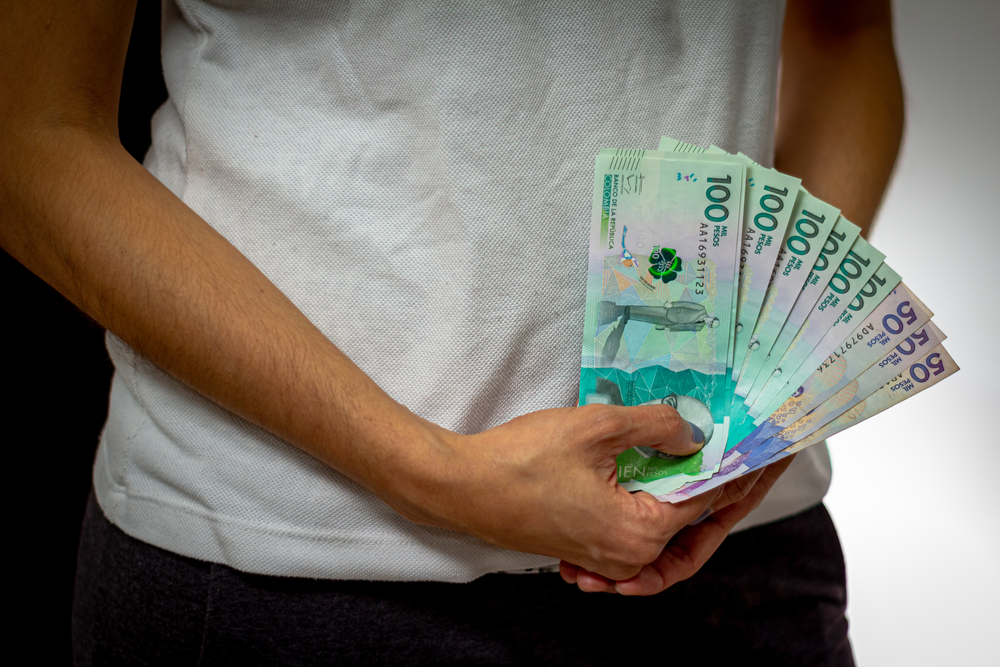 Dinero colombiano y cómo invertir un millón y 10 millones de pesos