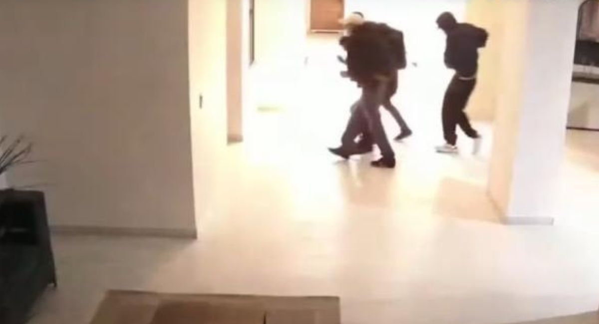 Aparecen videos de asalto en norte de Bogotá: ocho delincuentes burlaron la seguridad de un edificio en Chicó Norte.