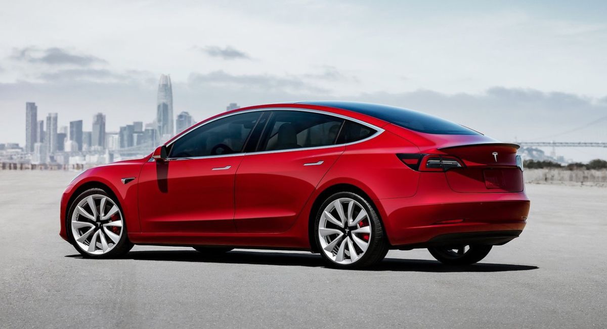 Cancelan producción del vehículo eléctrico más económico de Tesla, el cual tendría un precio cercano al de una Renault Duster en Colombia.
