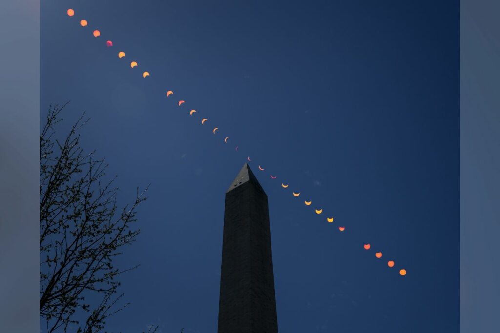 Composición de las fases del eclipse solar total registradas por la NASA en Washington D. C., Estados Unidos - Foto NASA Bill Ingalls.