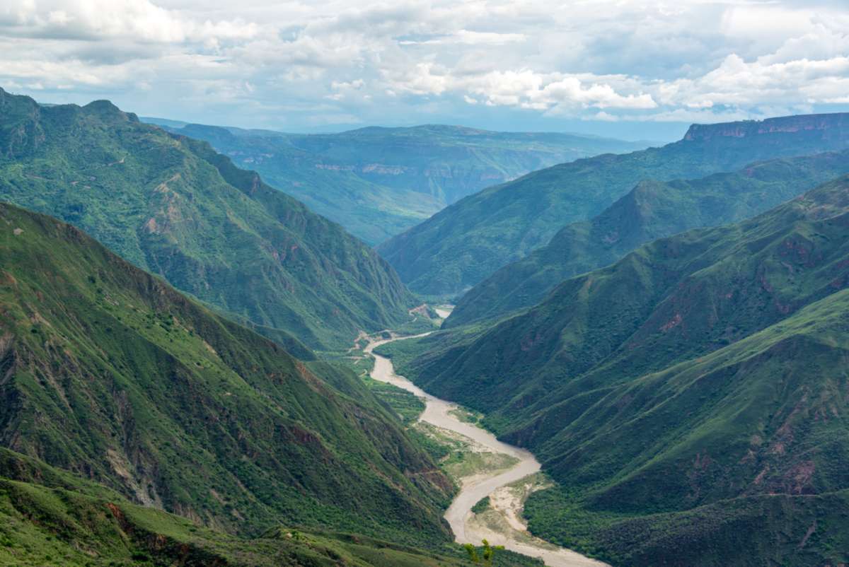 Foto de río en Colombia, en nota de cuál es el río más largo en Colombia y por qué supera al Amazonas y al Magdalena