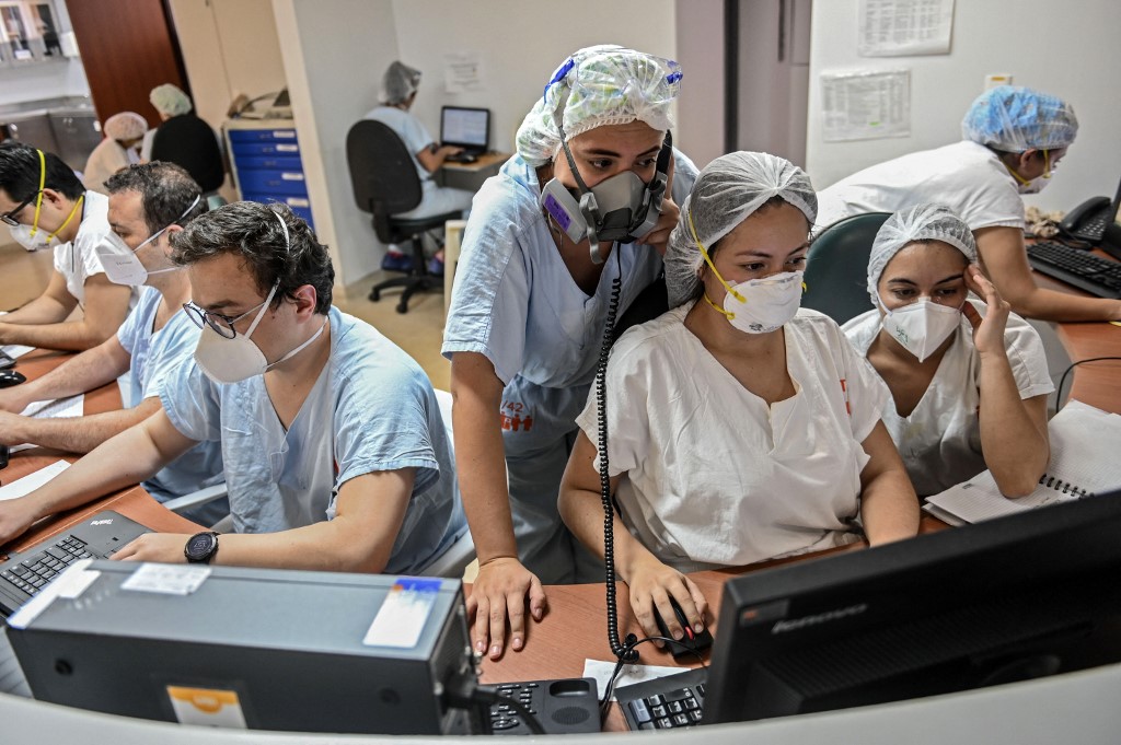 Empleados de la salud en Colombia, a propósito de la instalación de un PMU para garantizar prestación del servicio en el país.