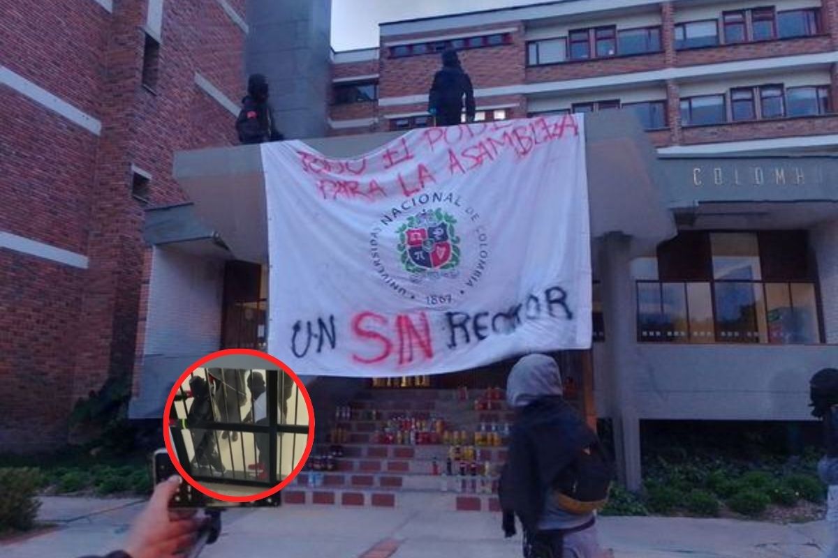 Edificio administrativo de la Universidad Nacional tomado por encapuchados, quienes tiene adentro a funcionarios incomunicados.