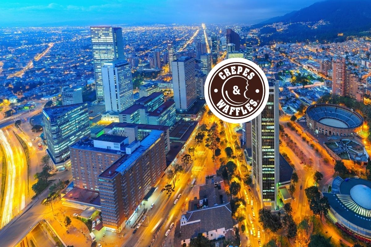 ¿Dónde queda el Crepes & Waffles con la mejor vista de Bogotá?