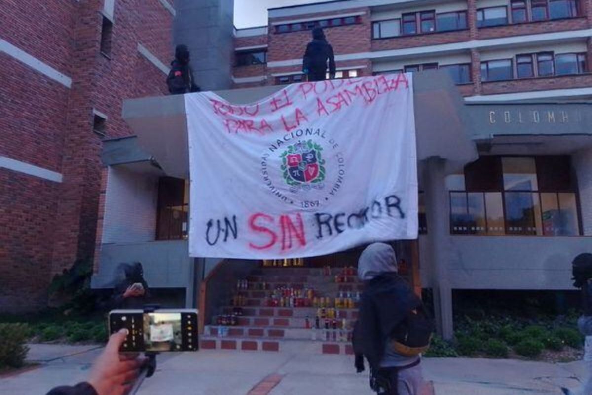Universidad Nacional: vigilante sigue encerrado y dice temer por su integridad