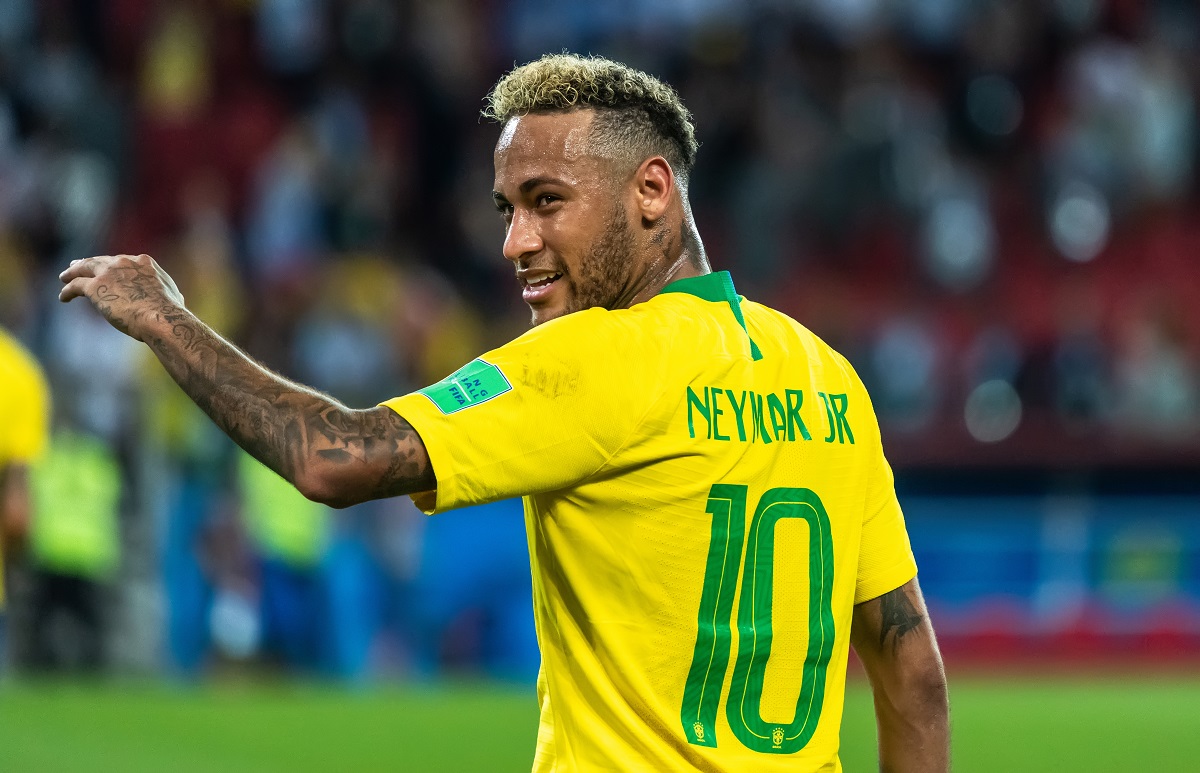 Neymar es nuevamente blanco de críticas y todo por un video en el que juega póker en medio de la celebración de 6 meses de su hija.