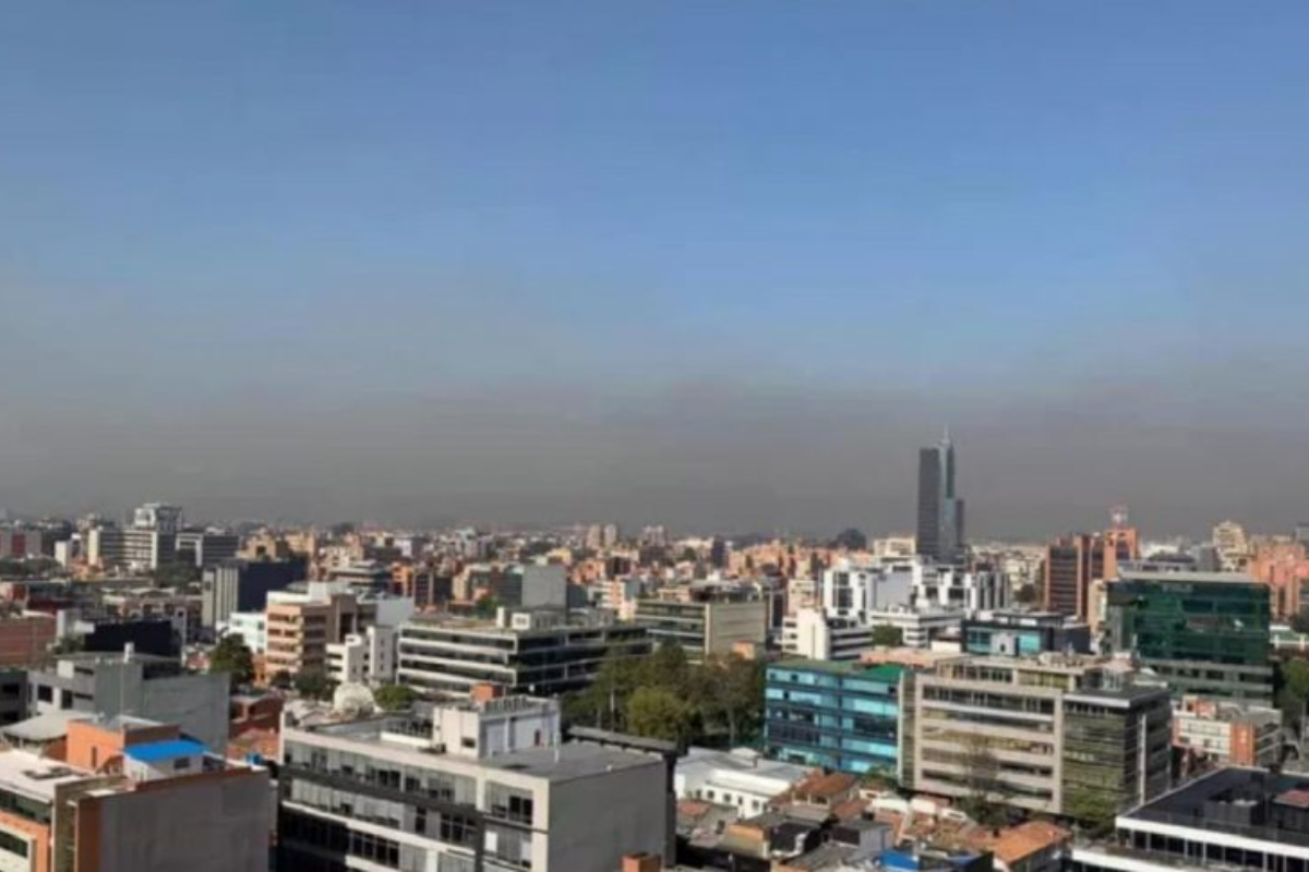 Polvo del Sahara ya está en el aire de Bogotá; pondría a ciudadanos a andar con tapabocas.