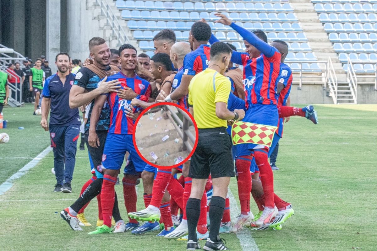 Hinchas del Unión Magdalena protestaron en el estadio Sierra Nevada contra el escándalo de apuestas de algunos jugadores y lanzaron billetes a la cancha.