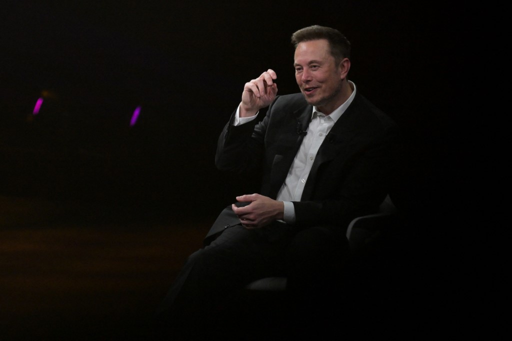 Elon Musk, quien presentó chip que devolvería la visión a ciegos.