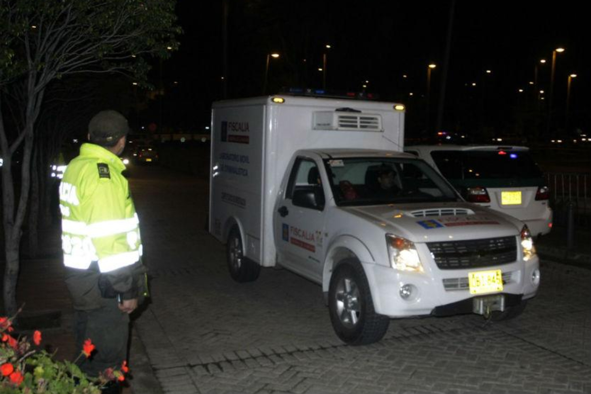 Encuentran en Bogotá a 2 personas que fueron lanzadas desde un carro: una de ellas estaba sin vida. Por este hecho hubo 3 capturas. 