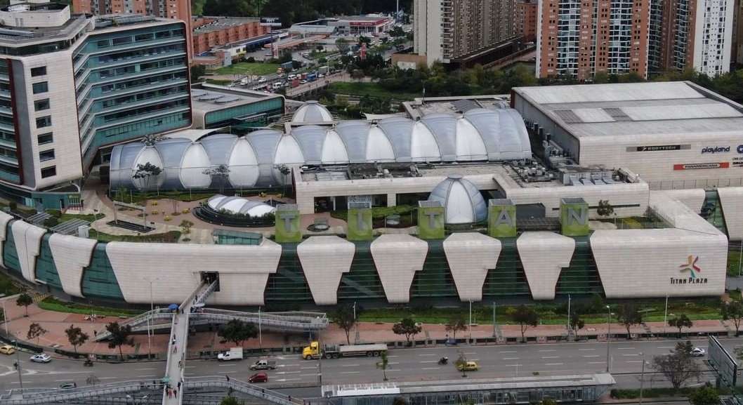 Foto de Titán Plaza, en nota de Parque Arauco, dueño de varios centros comerciales en Colombia, tuvo hito