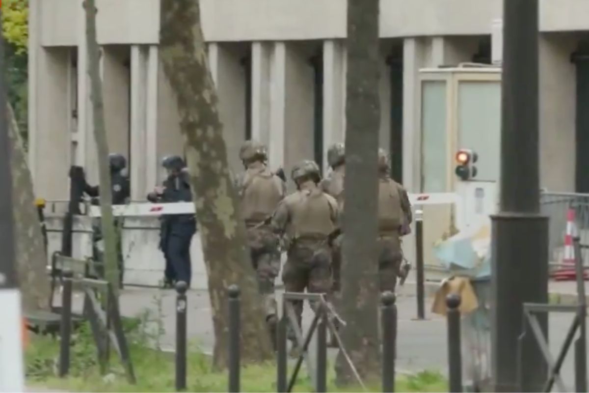 Hombre entró a consulado iraní en París y amenazó con inmolarse