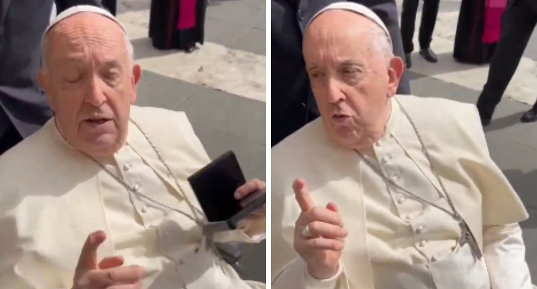 Papa Francisco bendiciendo a unos policías de Colombia en El Vaticano. Allí, contó que tiene una foto de un uniformado y le ora todos los días