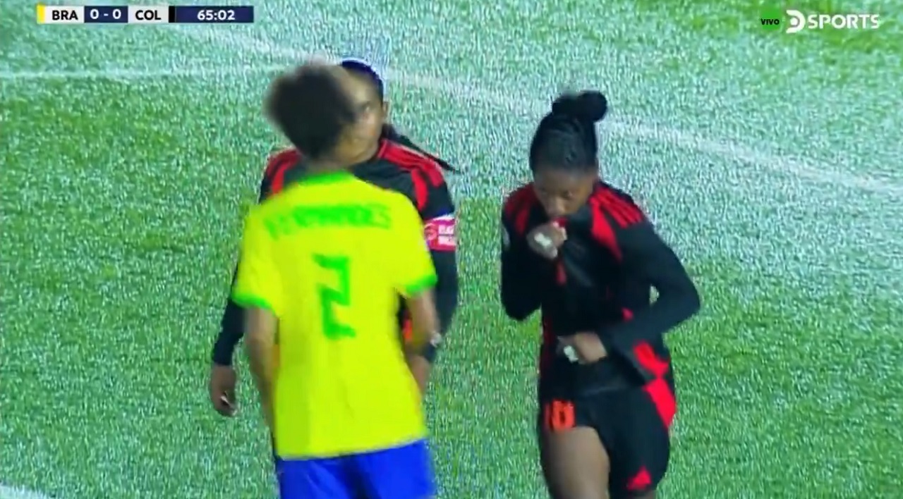 Colombia femenina Sub-20 venció a Brasil: Sintia Cabezas besó escudo ante jugador brasileña