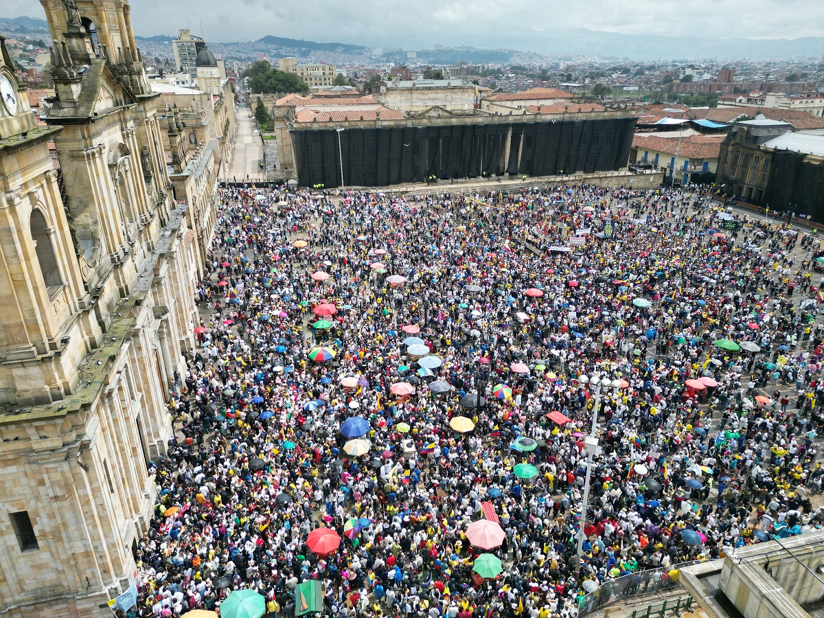 Protestas en Bogotá contra Gustavo Petro llenaron la Plaza de Bolívar