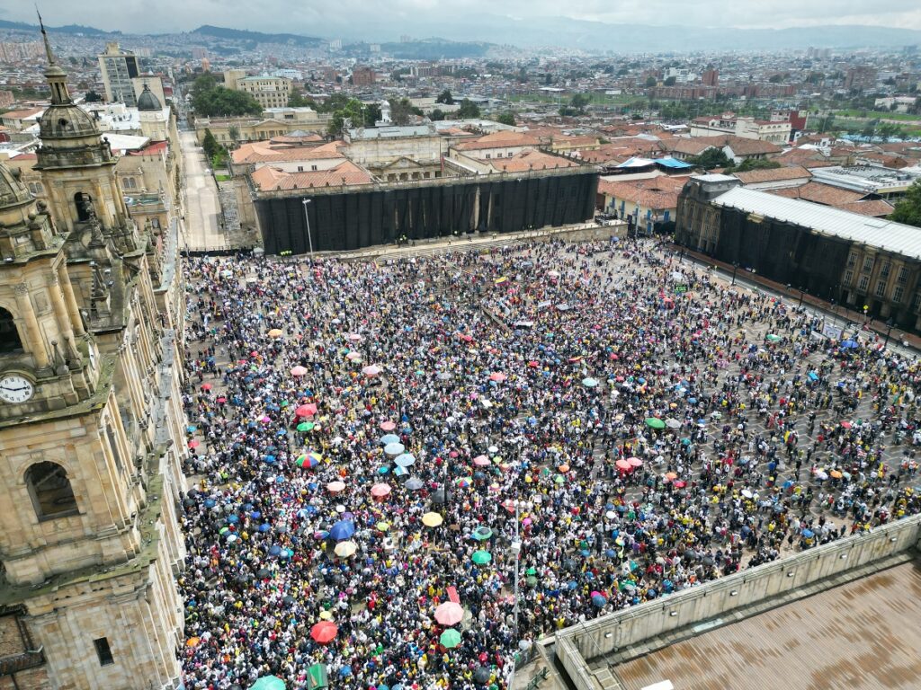 Protestas en Bogotá contra Gustavo Petro llenaron la Plaza de Bolívar