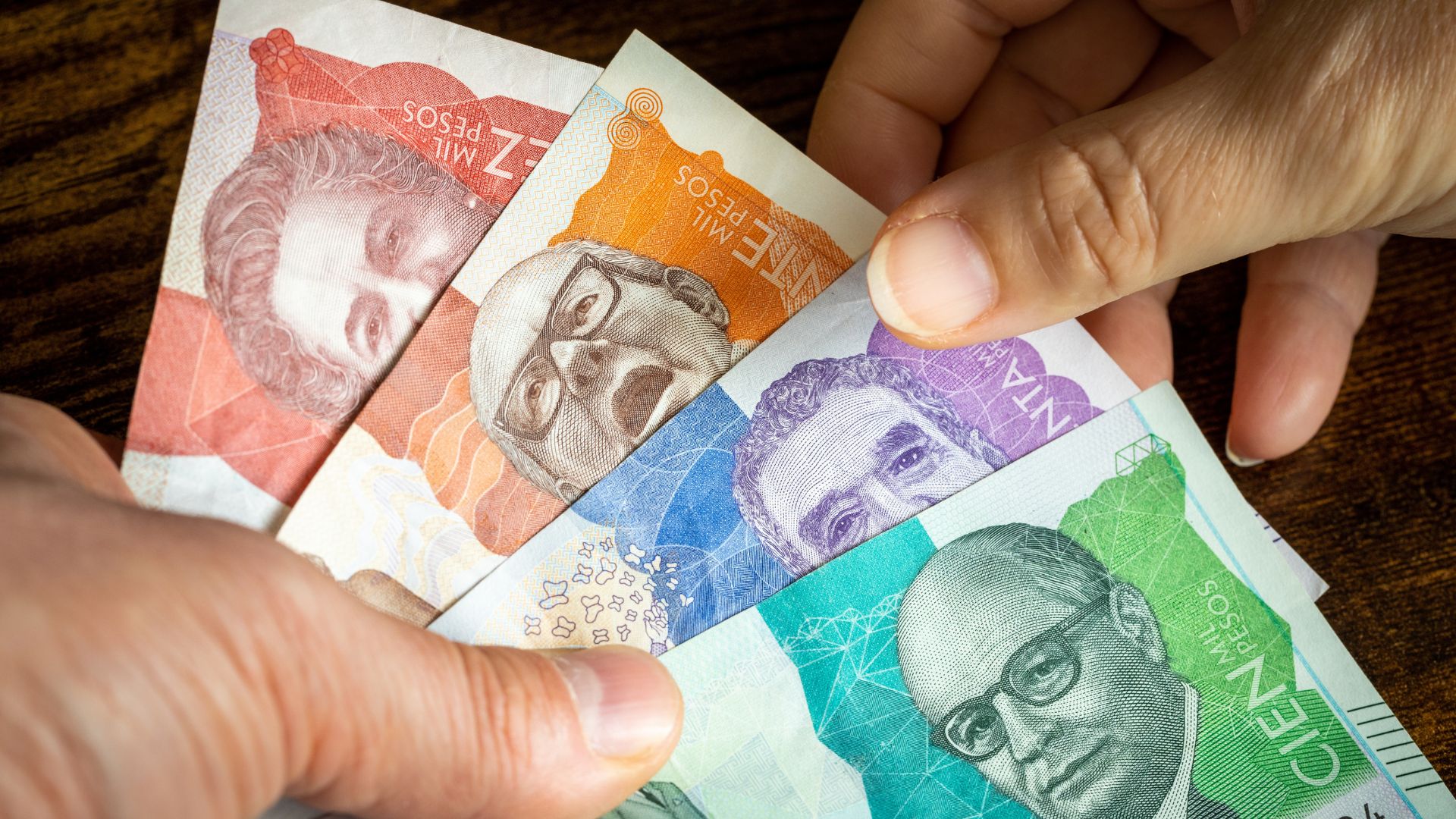 Imagen de dinero colombiano por nota sobre pensión 