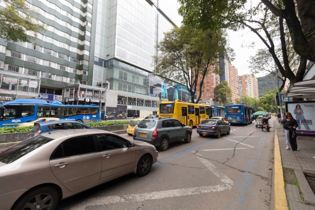En Bogotá ha aumentado el uso de vehículos híbridos, según la Veeduría, por lo que están considerando si sugieren ponerles el pico y placa
