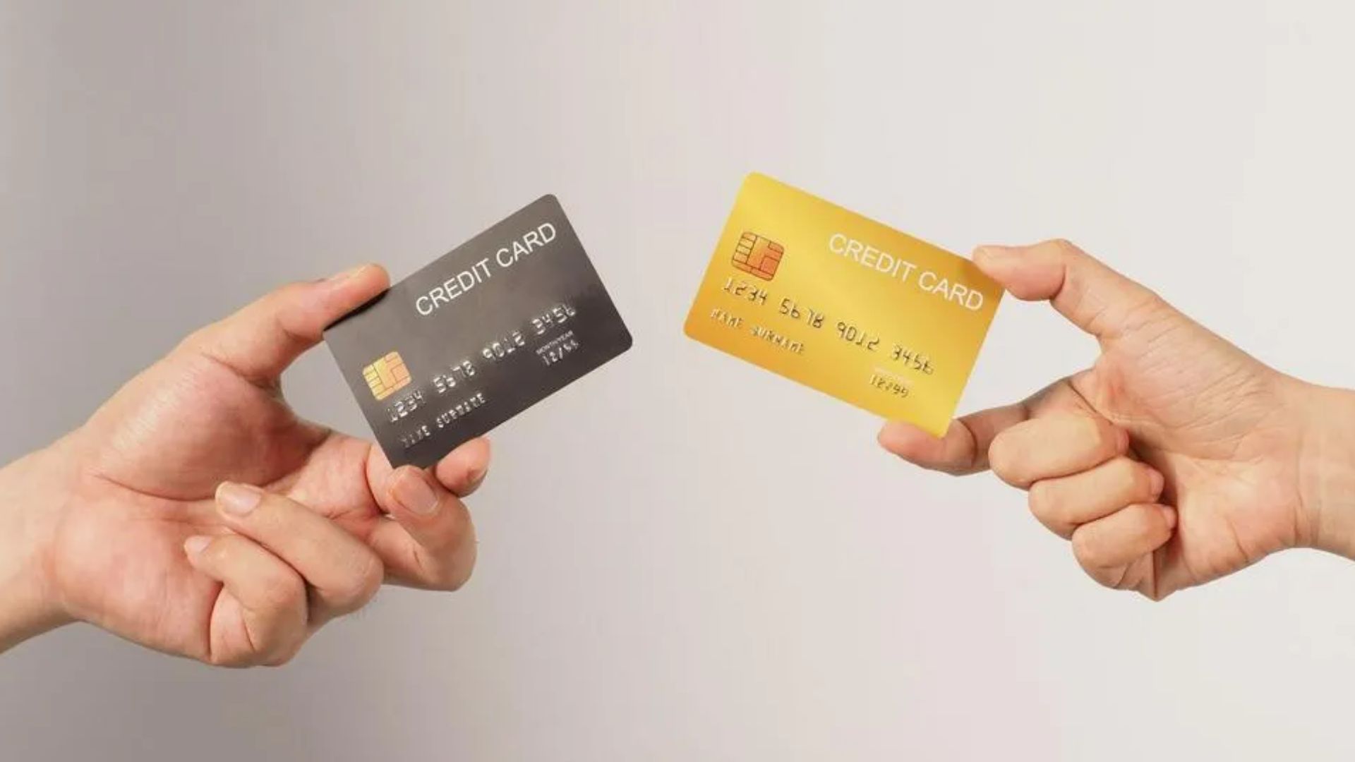 Imagen de tarjetas de crédito por nota sobre baja más lenta en tasas de interés