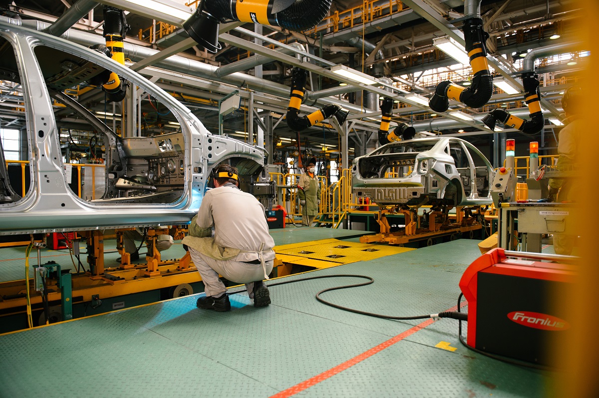 General Motors se va de Colombia y hace una oferta a empleados que despedirá