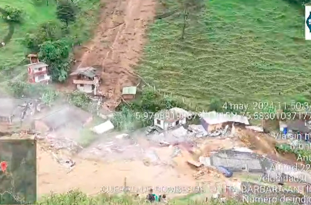 Atención: Avalancha destruyó 30 casas y familias se resguardan en lo alto de la montaña en Montebello, Antioquia