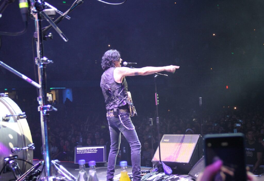 Saúl Hernández, vocalista de Caifanes, en su concierto en Bogotá / Pulzo - Felipe Barrera. 