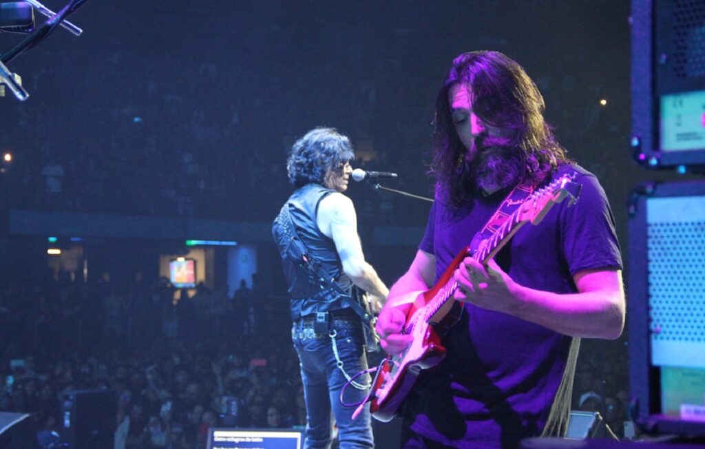 Saúl Hernández, vocalista de Caifanes, y Rodrigo Baills, Guitarra de la banda / Pulzo - Felipe Barrera