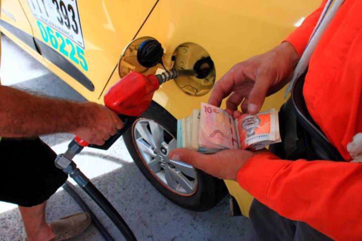 ¡Atención taxistas! Subsidio por alza en la gasolina comenzará en junio, ¿cuánto dinero se entregará?