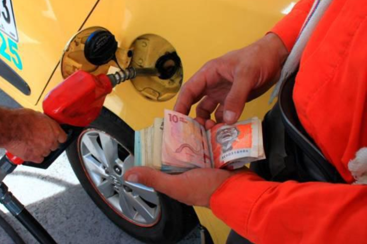 Taxistas en Colombia recibirán casi medio salario mínimo por subsidio que les prometió el Gobierno. Así será la entrega a los beneficiarios. 