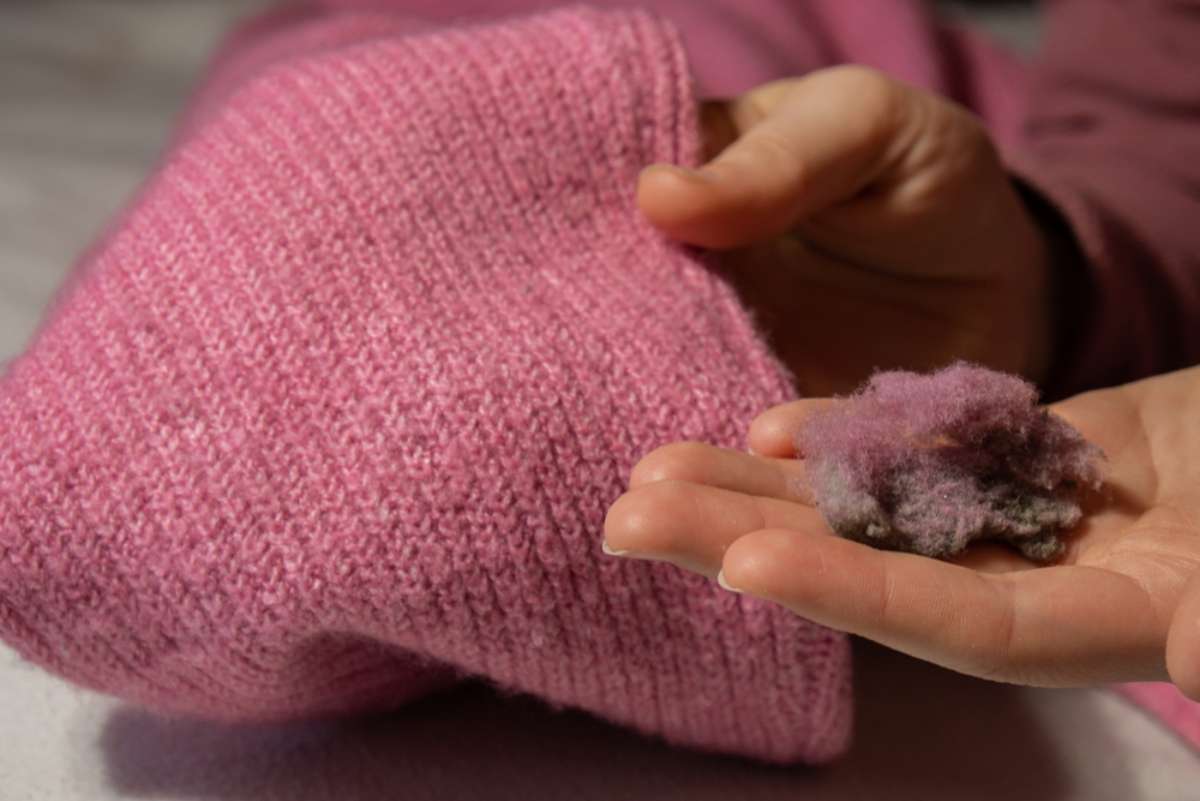 Foto de lana, en nota sobre cómo quitar las bolas de pelusa que aparecen en la ropa sin romper las prendas