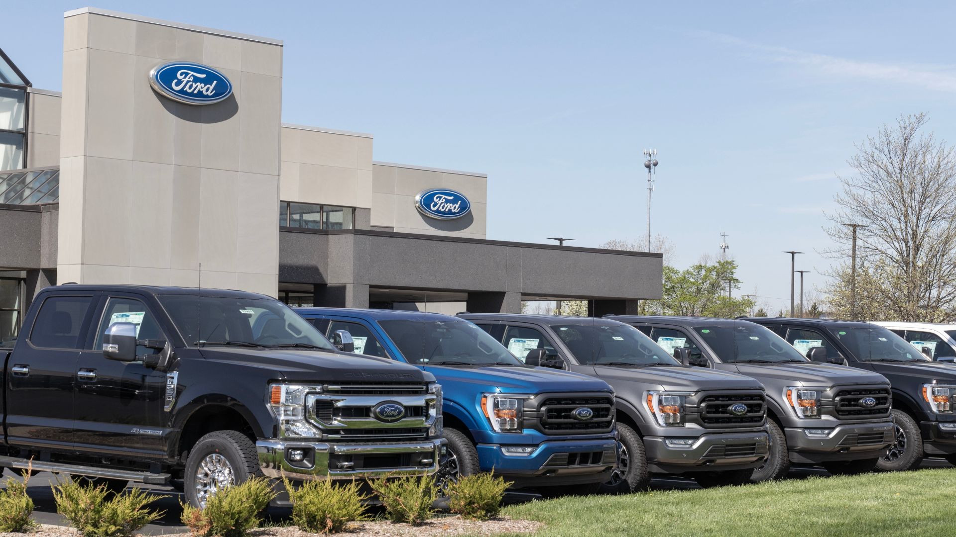 Ford tiene baja ventas de carros eléctricos y anuncia descuento en sus vehículos