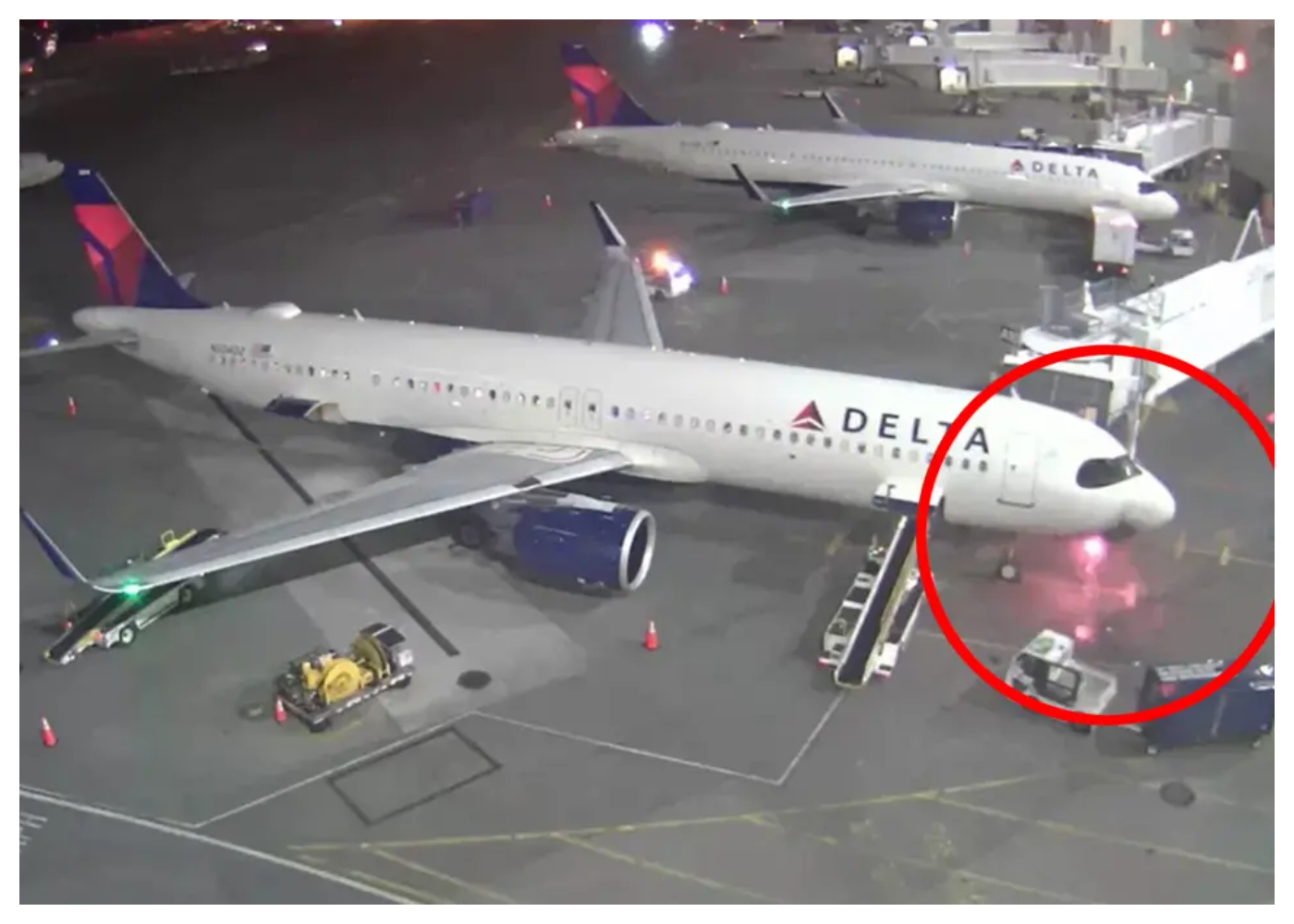Avión se incendió en aeropuerto de Seattle Estados Unidos, los pasajeros están a salvo 
