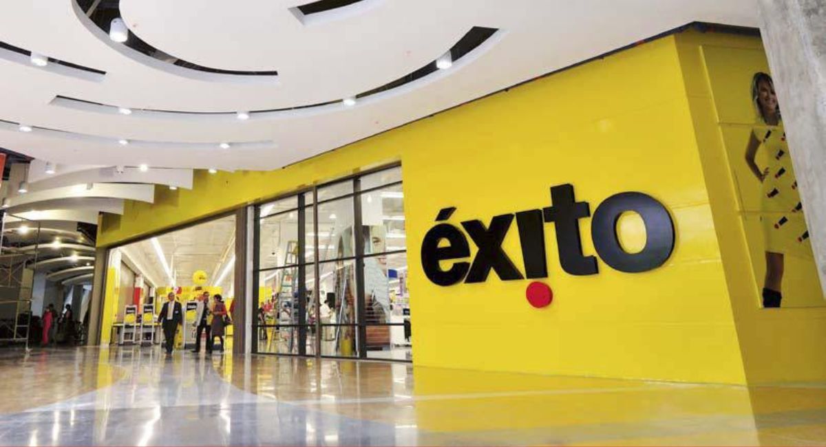 Grupo Éxito, famosa cadena de supermercados, está ofreciendo empleo para que labore en sus tiendas de Bogotá, Medellín y Barranquilla.