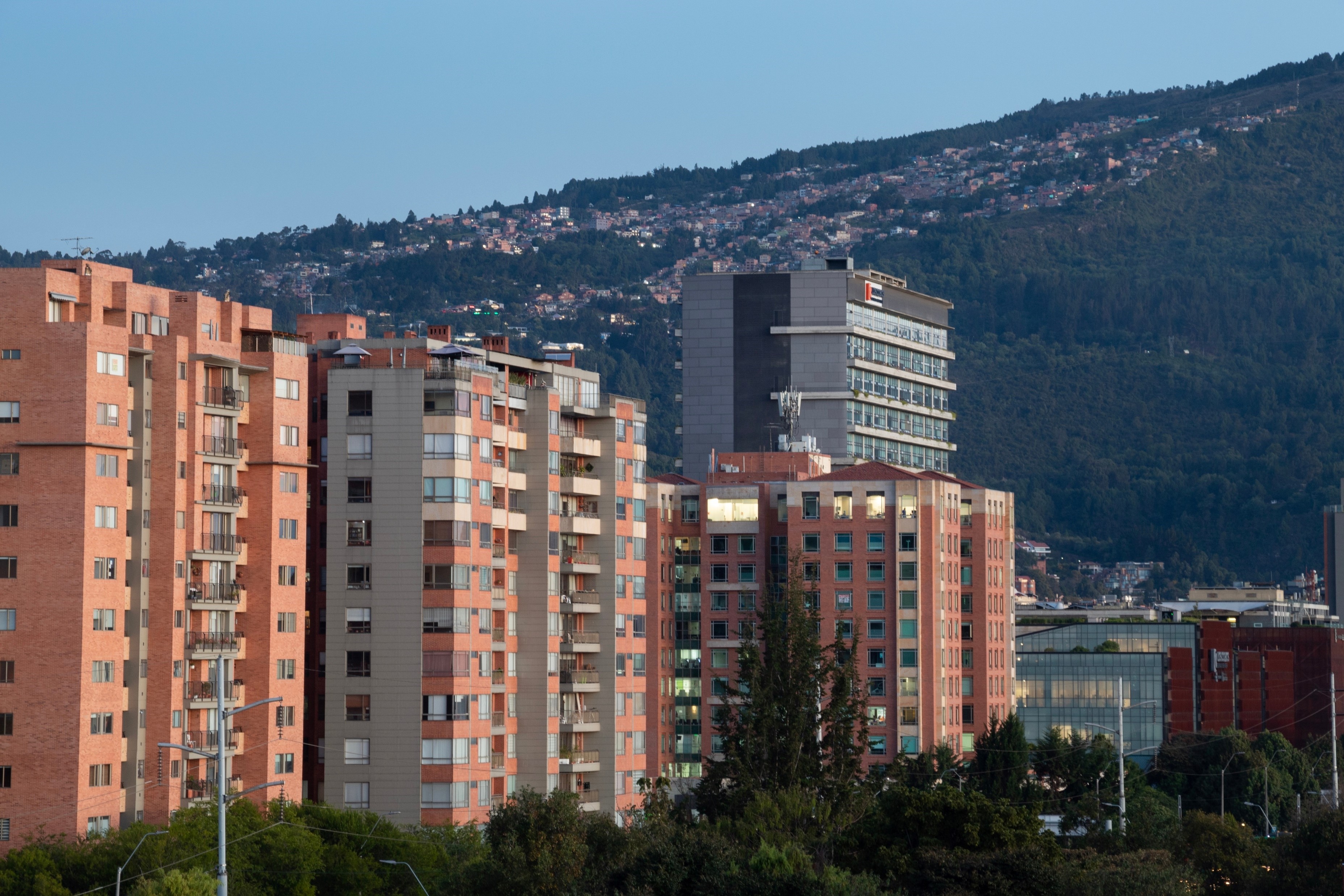 Cuánto vale un apartamento estrato 6 en Colombia y cómo es el negocio
