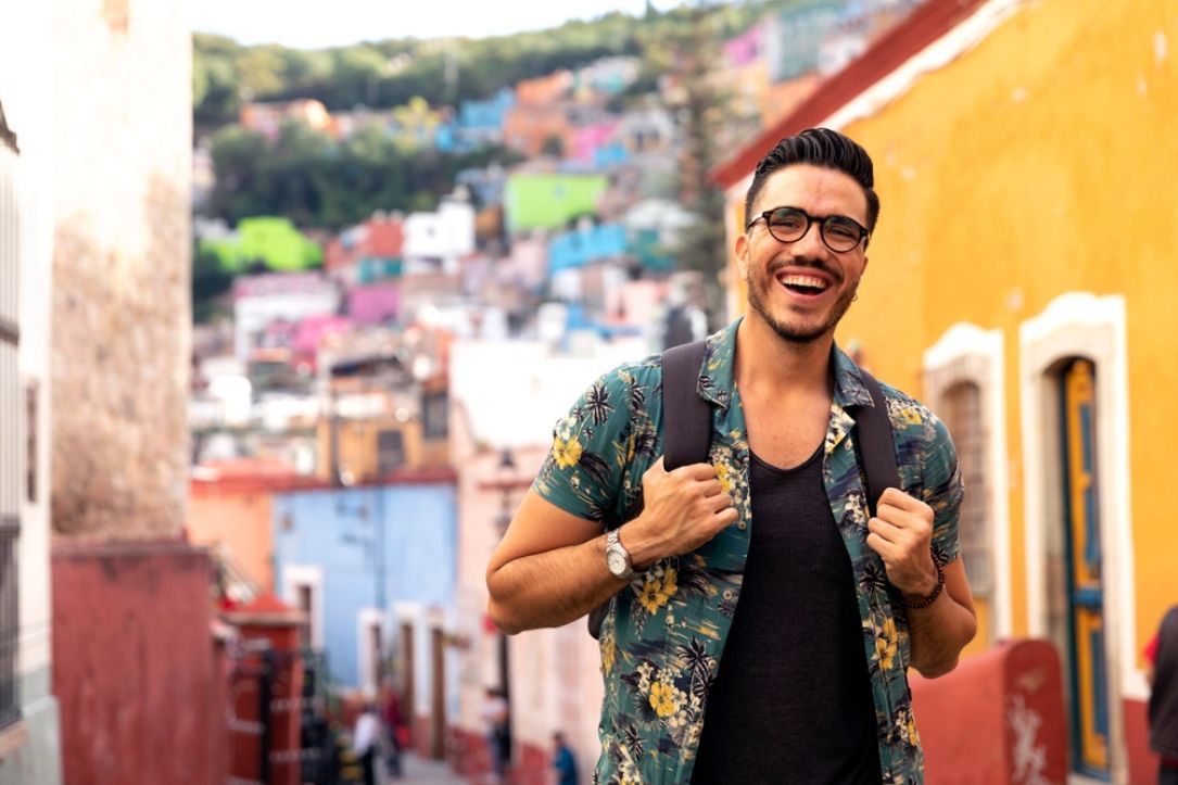 Foto de turista, en nota de cuáles son los destinos favoritos de viajeros en Colombia.