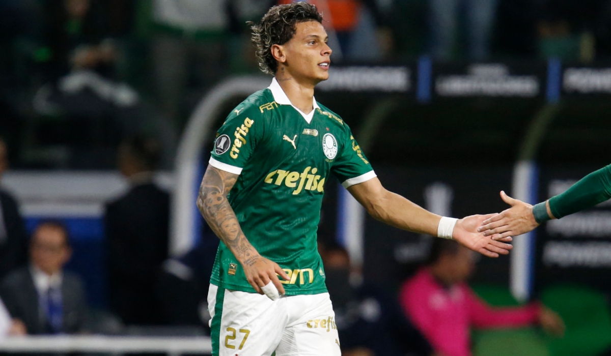Richard Ríos rompió el arco en Palmeiras vs. Ind. del Valle y marcó golazo en Libertadores
