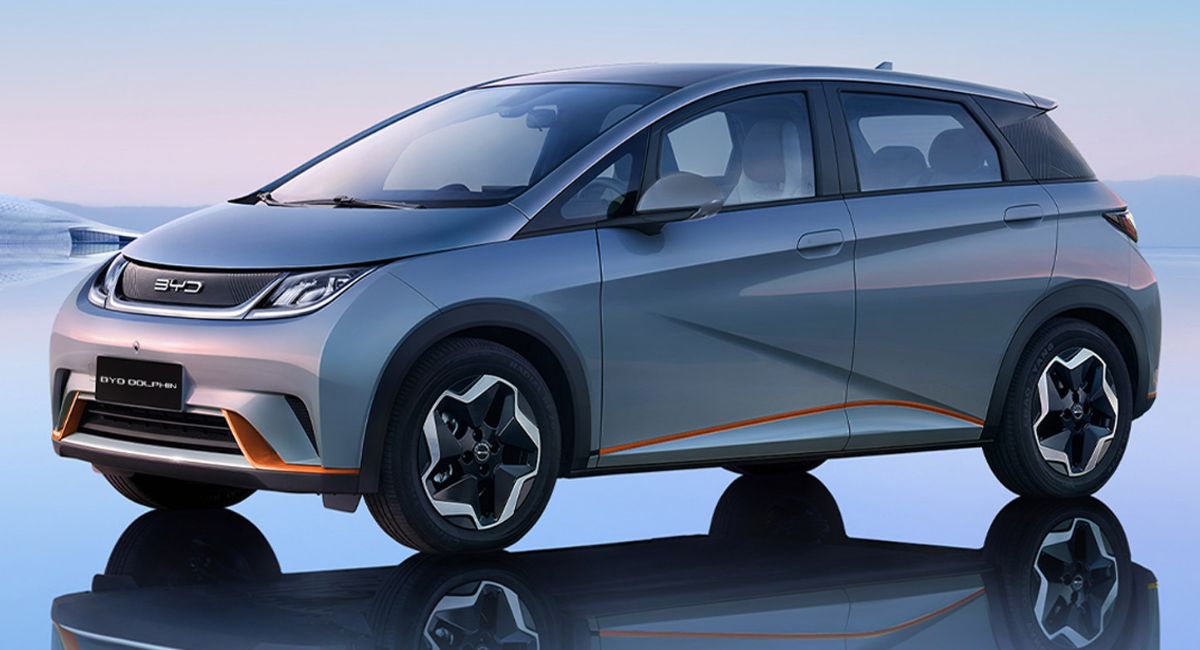 Renault y BYD libran un fuerte enfrentamiento por la venta de carros eléctricos en Colombia con el Kwid E-Tech y el iDolphin entre enero y abril de 2024.