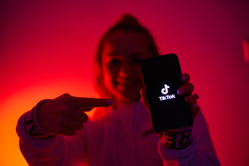 TikTok permitirá a 'influencers' publicar videos de 1 hora y peleará con YouTube
