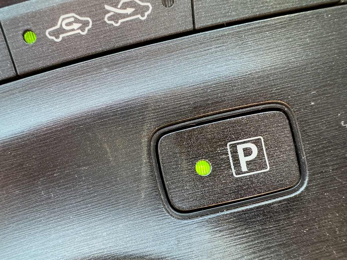 ¿Qué significa el botón P en un carro? 