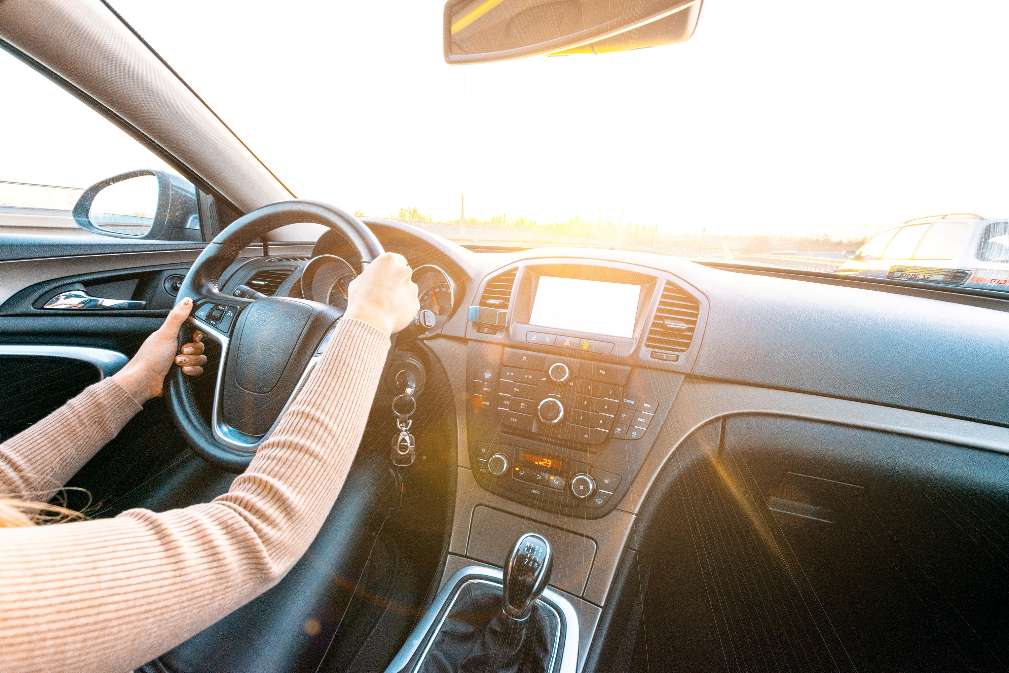 El calor intenso en el carro con objetos inadecuados puede acabar en accidentes./ Shutterstock