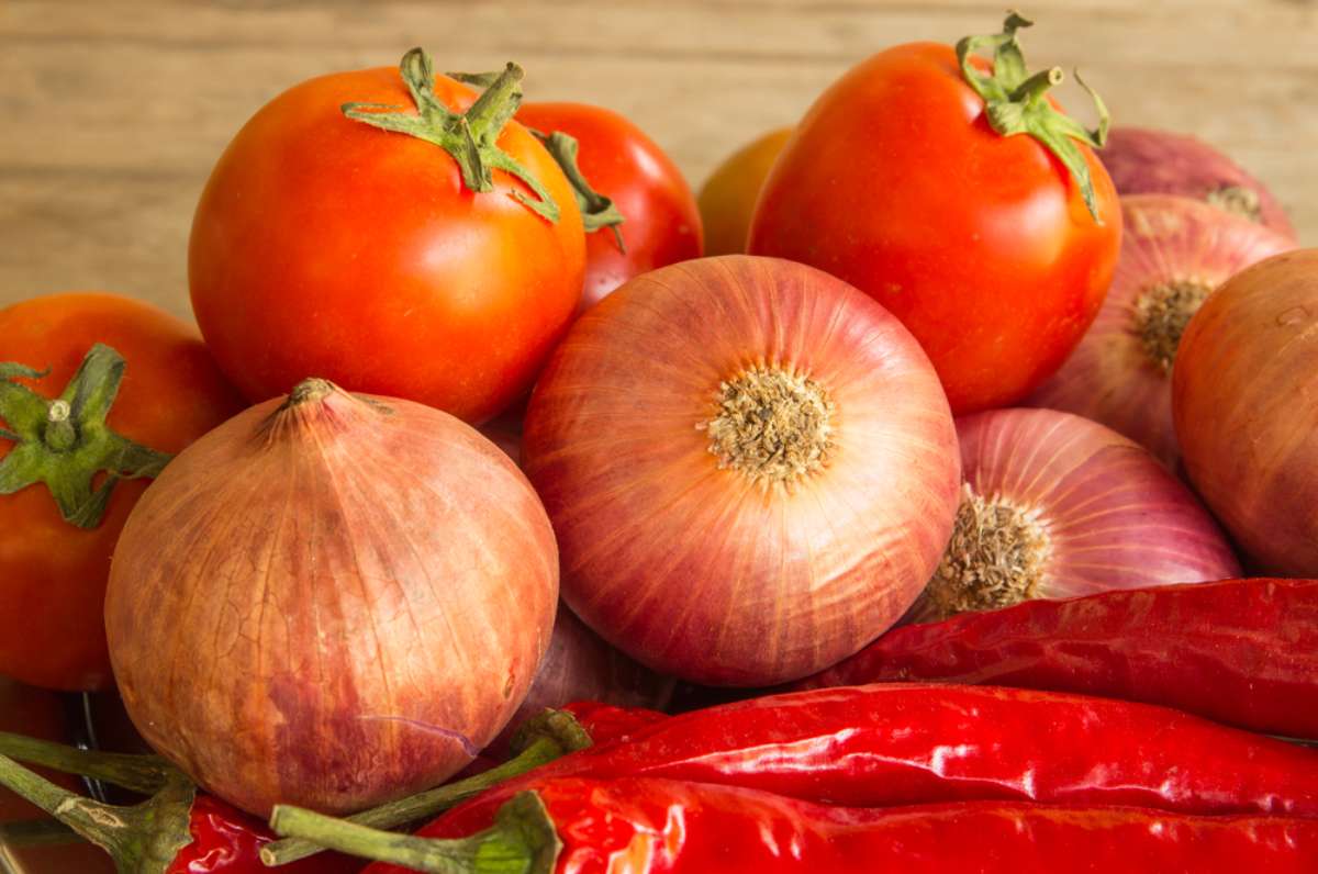 Precios de cebolla y tomate hoy en Colombia y tarifa para la semana en Corabastos