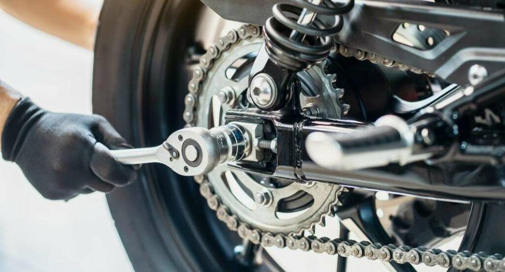 Las motos necesitan constante mantenimiento para evitar fallas./ Shutterstock