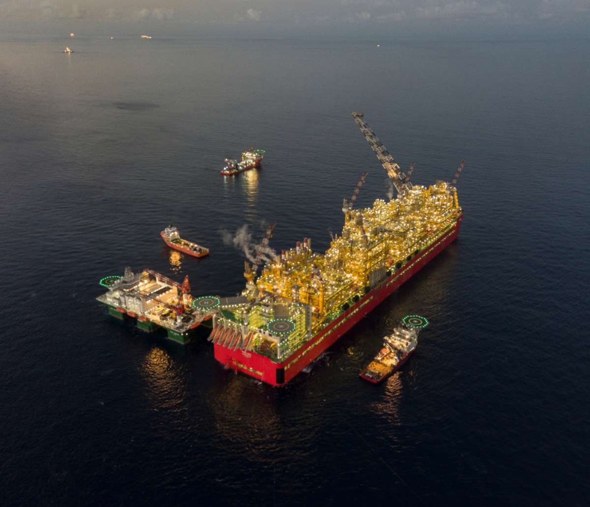 Foto de Prelude FLNG en nota de cómo es el barco más grande del mundo: supera a Torre Eiffel y no es un crucero