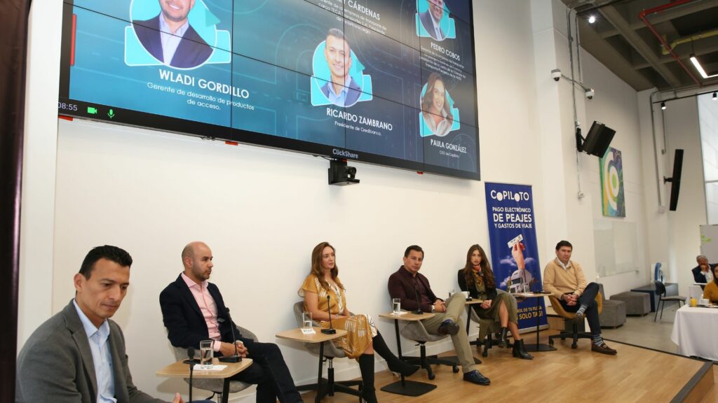 Panel de los representantes invitados en la nueva alianza entre Credibanco y Copiloto / Foto: archivo particular