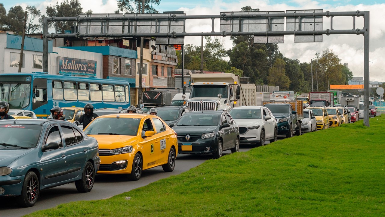 Carros híbridos en Colombia no tienen pico y placa.