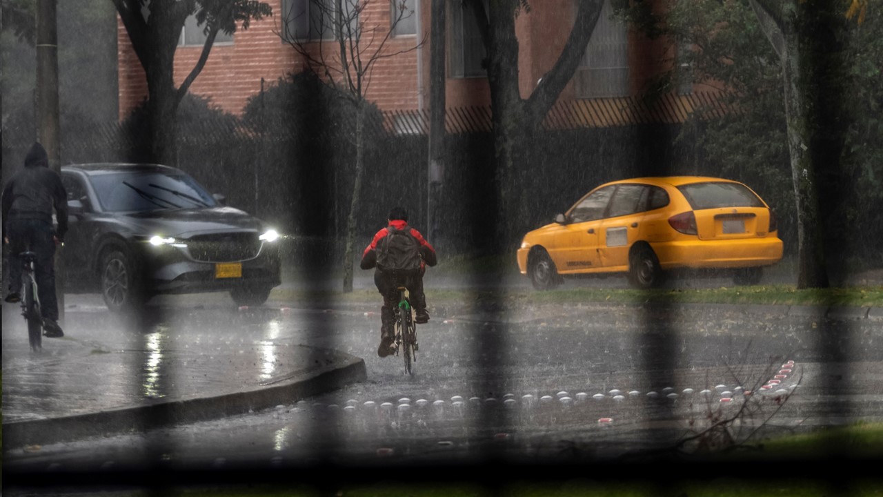 Lluvias en Bogotá hoy 4 de junio 2024: cómo están los trancones.