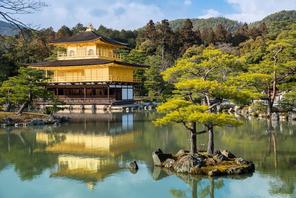 Templo del Pabellón de Oro de Japón / Shutterstock